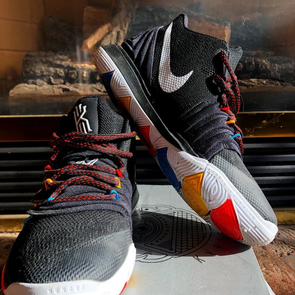 Nike Kyrie 5 x Friends